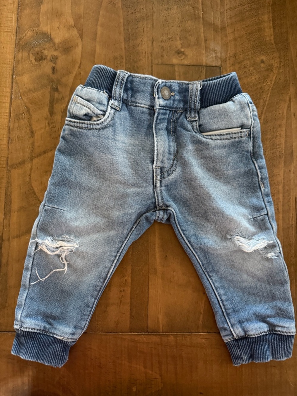 Baby toddler infant Levi’s jeans distressed blue jeans size 12m elastic waist